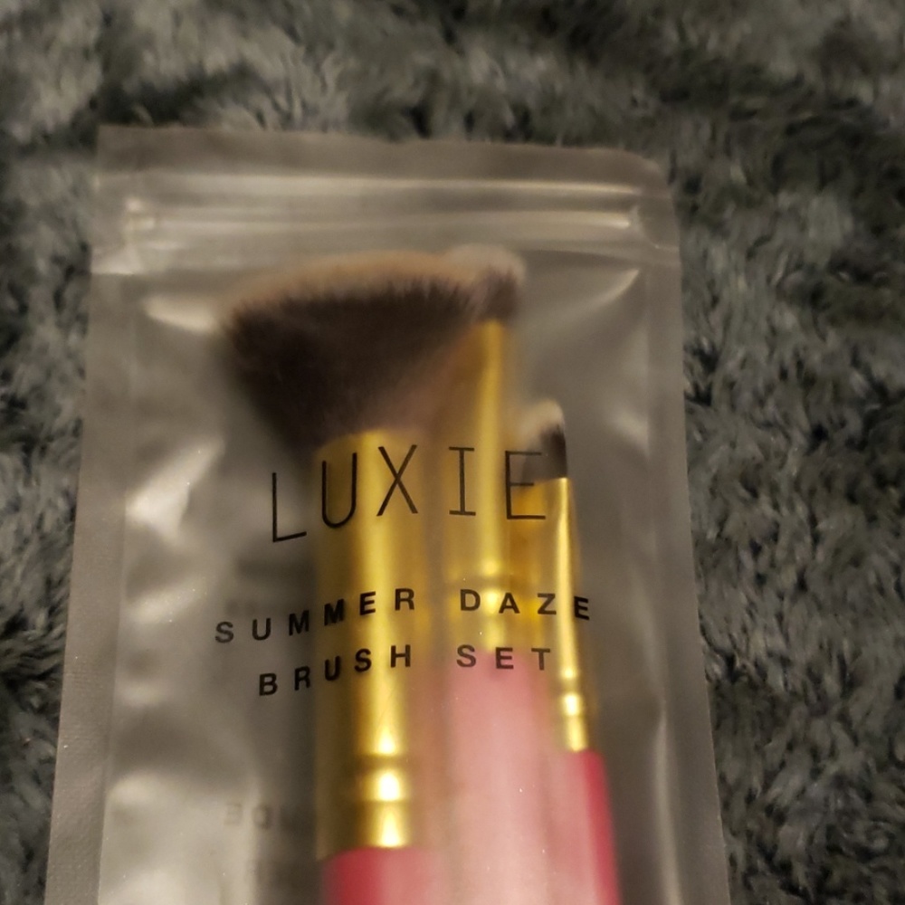 Luxie summer daze brush set